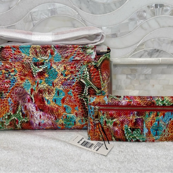 NWT Brahmin Hillary and Ady wallet in Reservoir Melboure Multi Crossbody bag - Picture 3 of 12